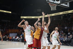 足协杯决赛对决在即！拜仁慕尼黑演练定位球，那不勒斯密集防守应对